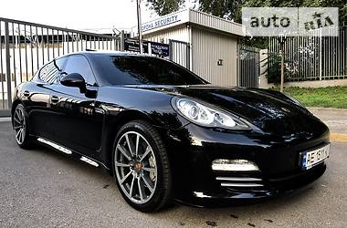 Седан Porsche Panamera 2011 в Днепре