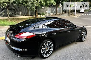 Седан Porsche Panamera 2011 в Днепре