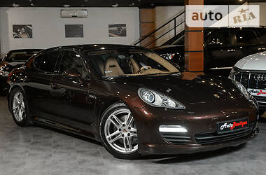 Седан Porsche Panamera 2012 в Одессе