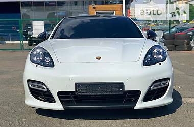 Седан Porsche Panamera 2012 в Киеве