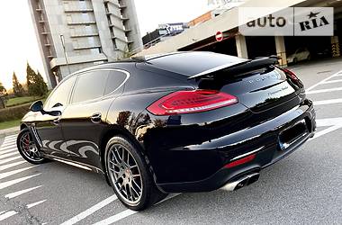 Седан Porsche Panamera 2014 в Киеве