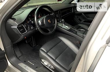 Седан Porsche Panamera 2012 в Киеве