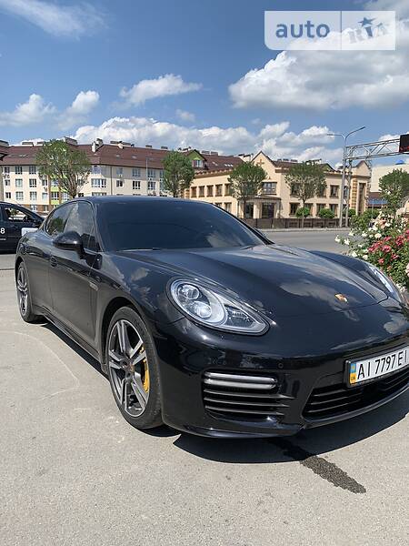 Хэтчбек Porsche Panamera 2014 в Киеве