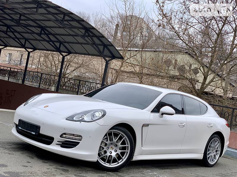 Хэтчбек Porsche Panamera 2010 в Киеве