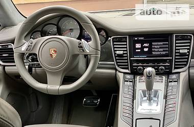 Хэтчбек Porsche Panamera 2010 в Киеве