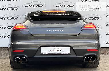 Хетчбек Porsche Panamera 2013 в 
