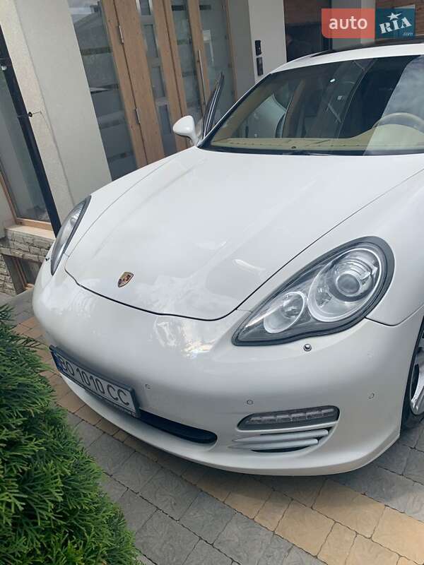 Хэтчбек Porsche Panamera 2010 в Тернополе