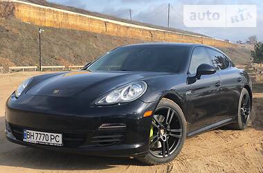 Фастбэк Porsche Panamera 2012 в Одессе