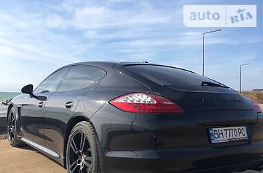 Фастбэк Porsche Panamera 2012 в Одессе