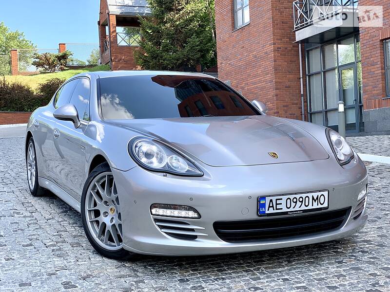 Хетчбек Porsche Panamera 2012 в Києві