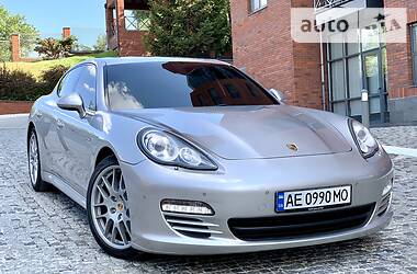 Хэтчбек Porsche Panamera 2012 в Киеве