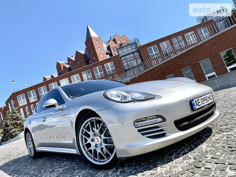 Хетчбек Porsche Panamera 2012 в Києві