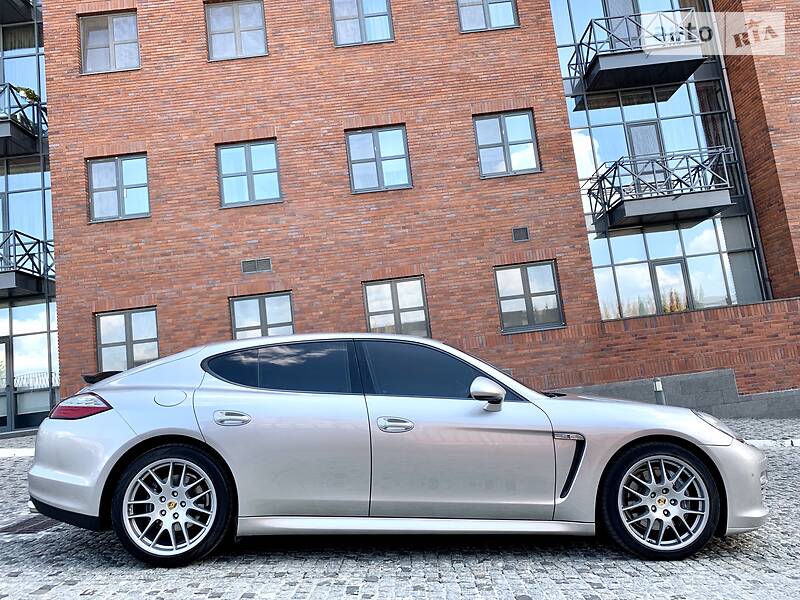Хетчбек Porsche Panamera 2012 в Києві