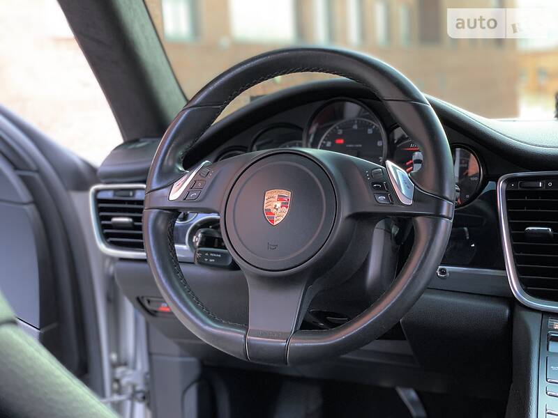 Хетчбек Porsche Panamera 2012 в Києві