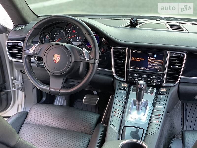 Хетчбек Porsche Panamera 2012 в Києві