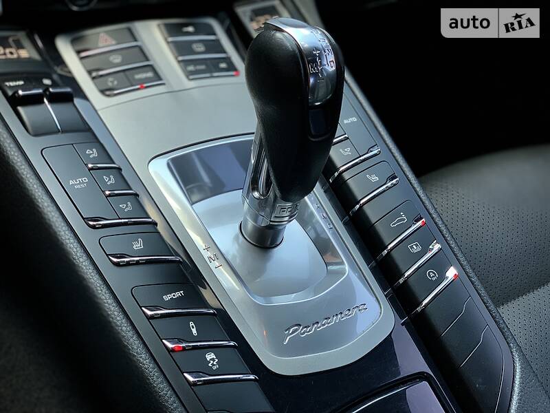 Хетчбек Porsche Panamera 2012 в Києві