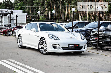 Седан Porsche Panamera 2011 в Киеве