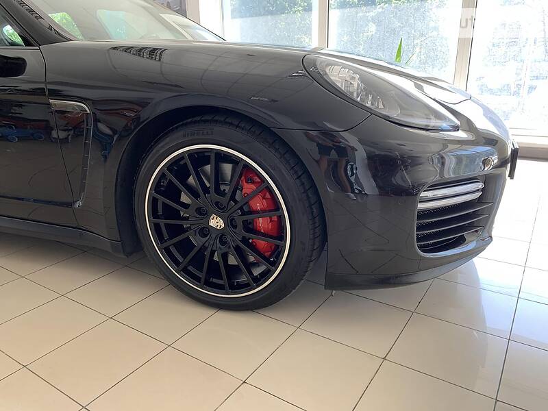 Седан Porsche Panamera 2013 в Одесі