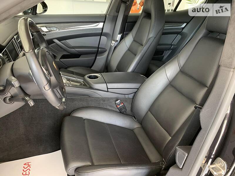 Седан Porsche Panamera 2013 в Одесі