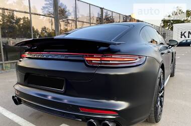 Седан Porsche Panamera 2017 в Киеве