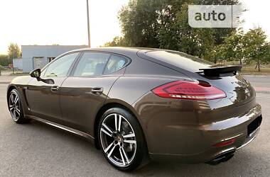 Седан Porsche Panamera 2013 в Киеве