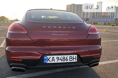 Ліфтбек Porsche Panamera 2014 в Києві