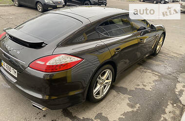 Седан Porsche Panamera 2012 в Киеве