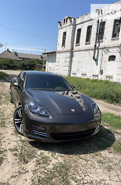 Седан Porsche Panamera 2010 в 