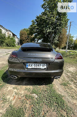 Седан Porsche Panamera 2010 в 