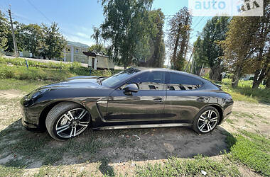 Седан Porsche Panamera 2010 в 