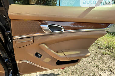 Седан Porsche Panamera 2010 в 
