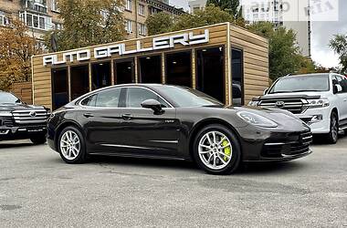 Седан Porsche Panamera 2018 в Києві