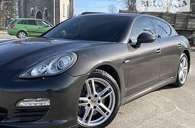 Седан Porsche Panamera 2013 в Тернополе