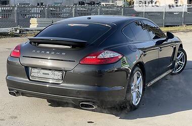 Седан Porsche Panamera 2013 в Тернополе