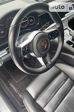 Седан Porsche Panamera 2017 в Киеве