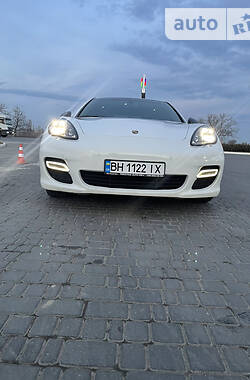 Седан Porsche Panamera 2012 в Одесі