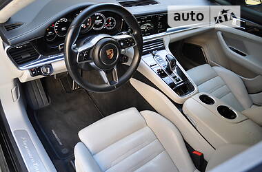 Хэтчбек Porsche Panamera 2016 в Луцке