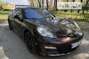 Унiверсал Porsche Panamera 2011 в Києві