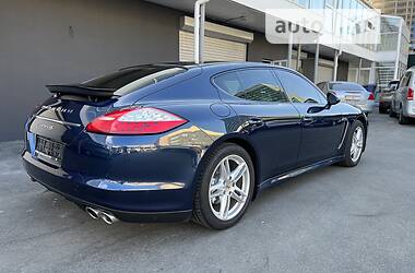 Седан Porsche Panamera 2013 в Киеве