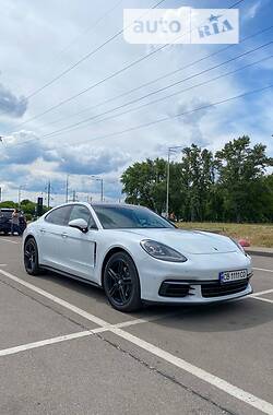 Хэтчбек Porsche Panamera 2017 в Киеве