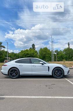 Хэтчбек Porsche Panamera 2017 в Киеве