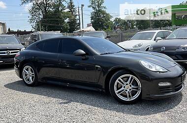 Седан Porsche Panamera 2013 в Тернополе