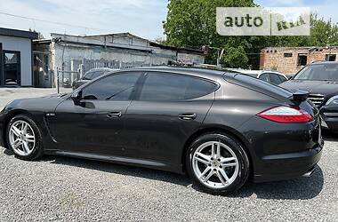 Седан Porsche Panamera 2013 в Тернополе