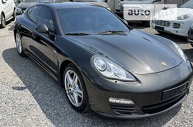 Седан Porsche Panamera 2013 в Тернополе