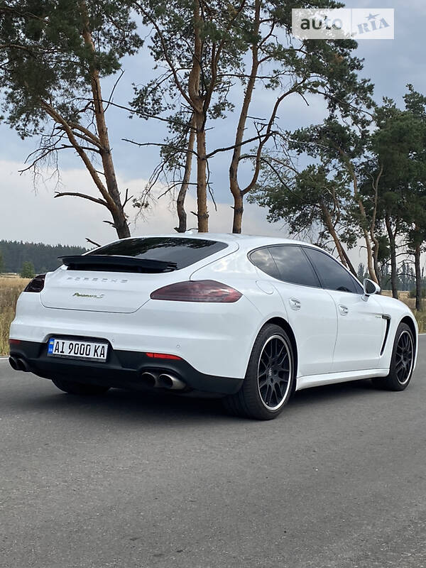 Седан Porsche Panamera 2014 в Киеве фото 4 Седан Porsche Panamera 2014 в Киеве
