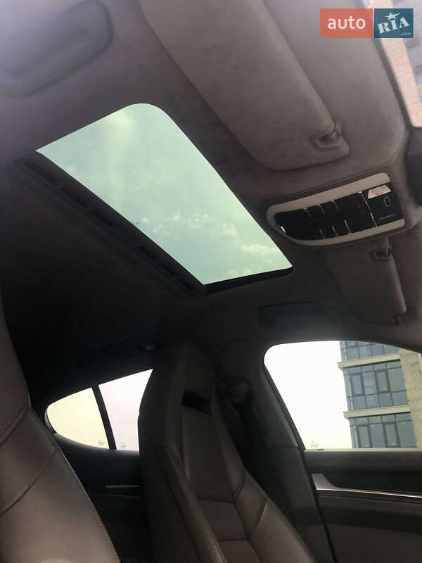 Седан Porsche Panamera 2010 в Киеве