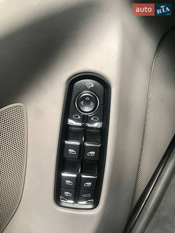 Седан Porsche Panamera 2010 в Киеве