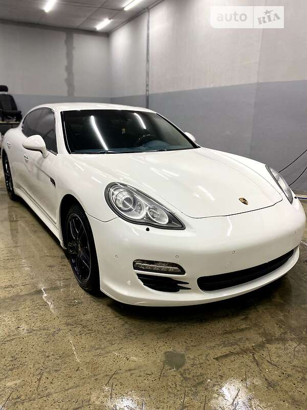 Седан Porsche Panamera 2012 в Одессе