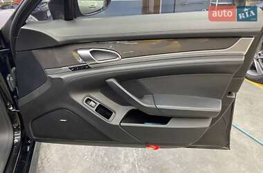 Седан Porsche Panamera 2010 в Дніпрі