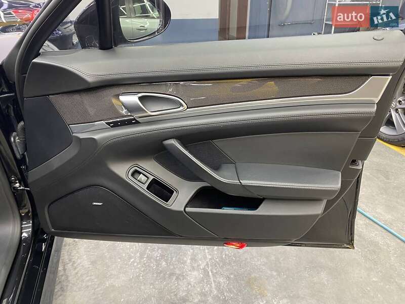 Седан Porsche Panamera 2010 в Днепре